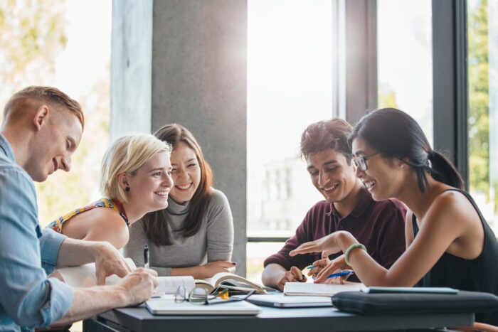 Ett roligt och annorlunda sätt att lära känna varandra bättre och öva på tänkbara, och otänkbara, scenarion.